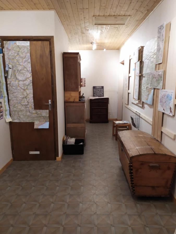 Chardon Bleu Appartement Chambre Cuisine Coin A Manger Sanitaires Salle D'Eau Barcelonnette Buitenkant foto